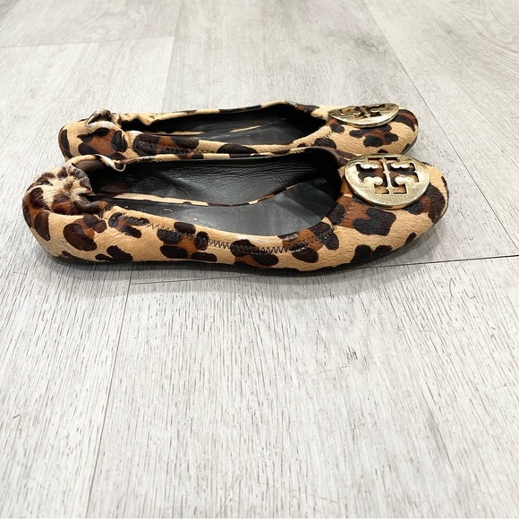 Tory Burch Women's Leopard Print Calf Hair Ballet Flats - Picture 2 of 7